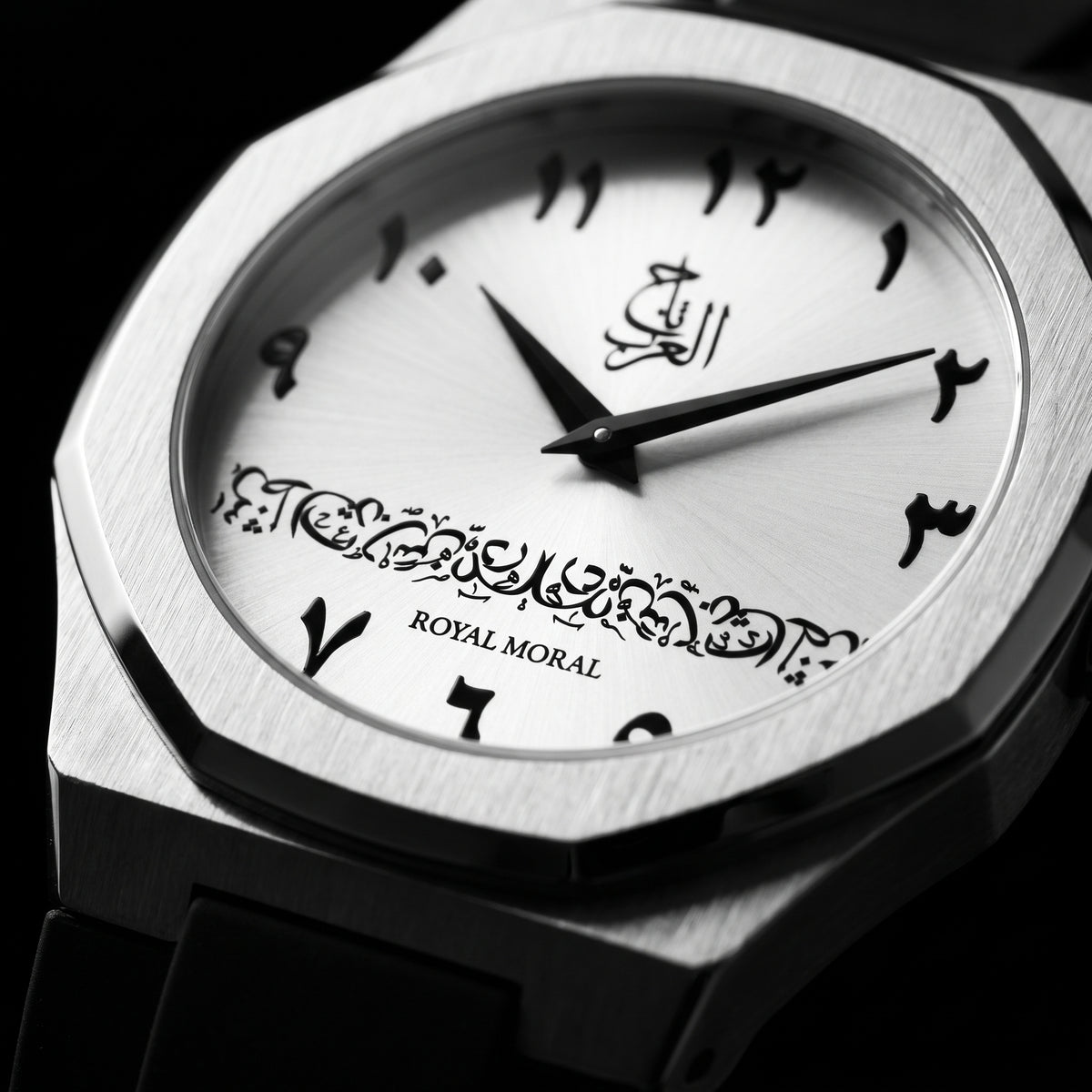 royal-moral-b01-dial-macro-1x1-62067901.jpg